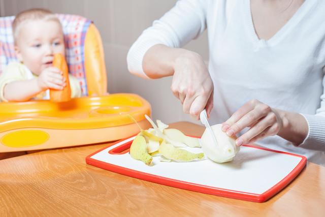 八个月的宝宝可以吃鱼吗？关于婴幼儿辅食添加的探讨